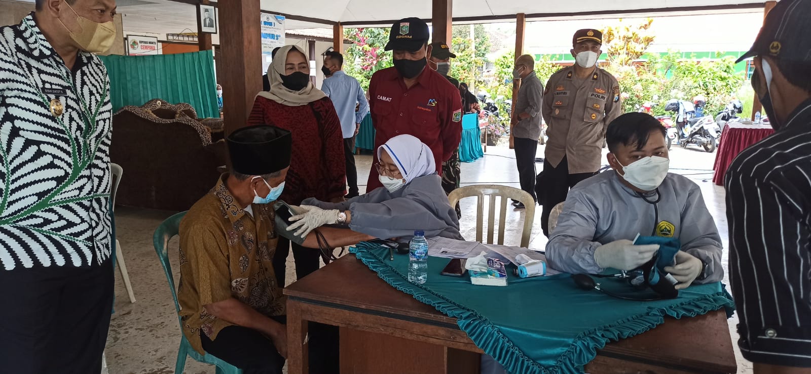 Vaksinasi di Desa Kemulan (3)